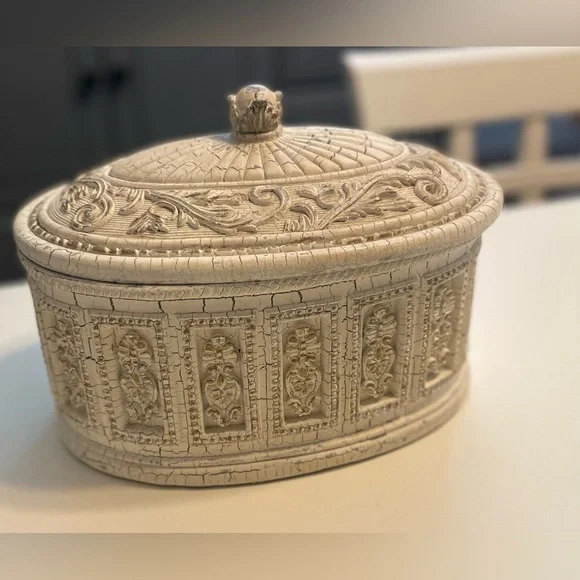 Beautiful Storage Container - Picture 2 of 15